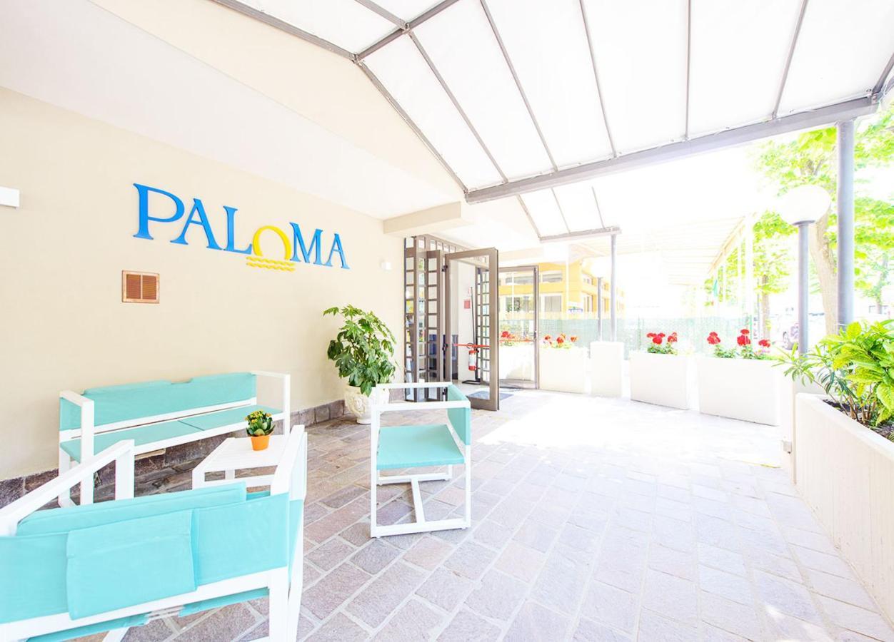 Hotel Paloma Beach Front Chiringuitos Time Римини Екстериор снимка